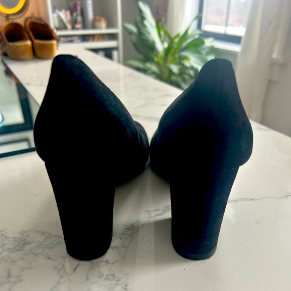 Stuart Weitzman block suede slip on beautiful size 6 like new high heels 3”. - Picture 4 of 7